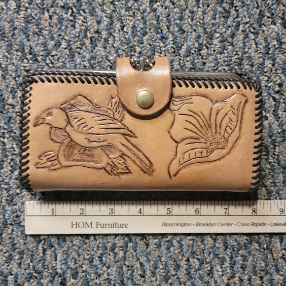 Gorgeous Vintage Southwest Style Hand tooled Bird and Flower Leather Wallet - Picture 2 of 9